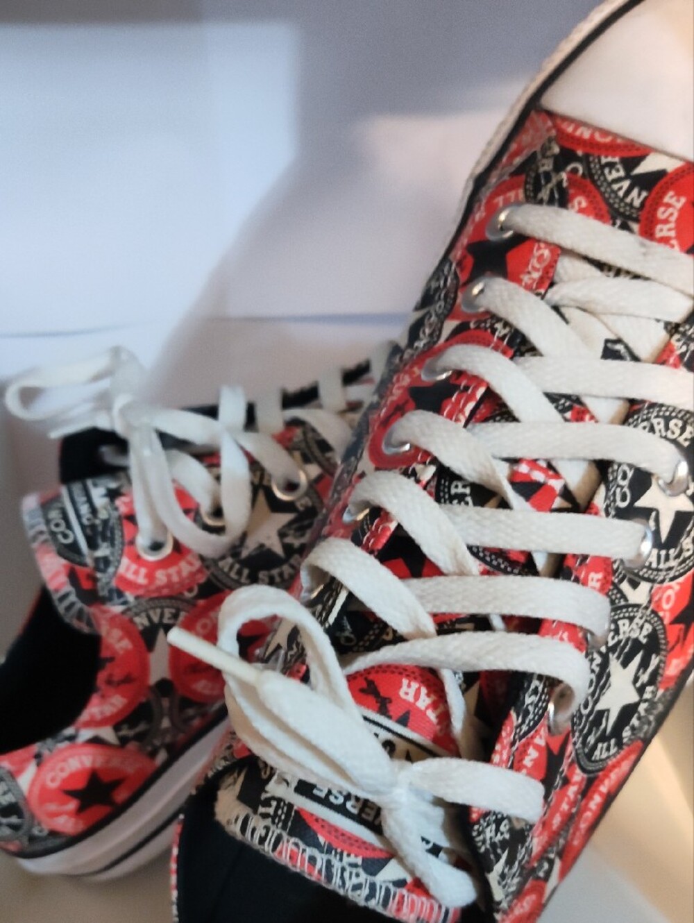 Converse Men's s Red, Black & White Logo Print Low-Top Sneakers RARE - Picture 8 of 9